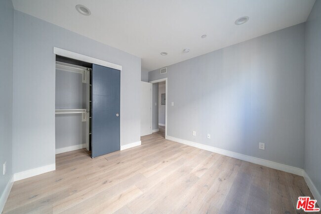 Building Photo - 11318 Miranda St