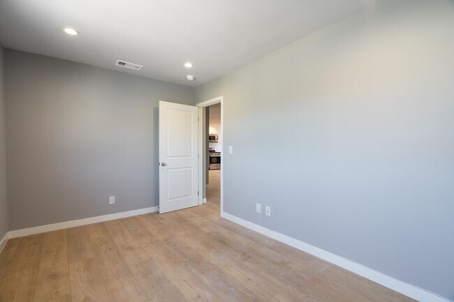 Building Photo - 1049 W 62nd St