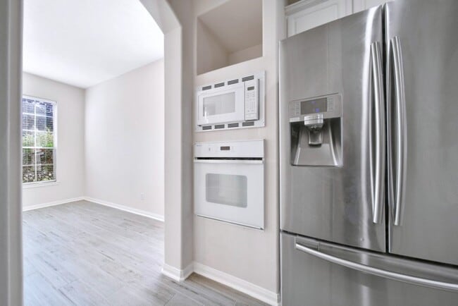 Building Photo - 522 Jay's Ln