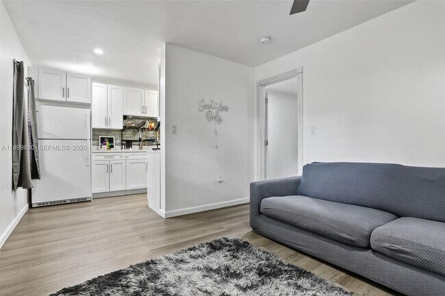 Building Photo - 920 SW 30th St