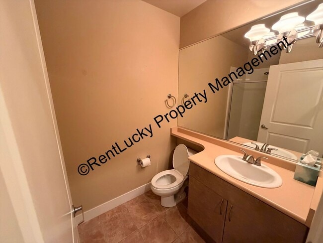 Building Photo - Two Bed Two Bath Condo