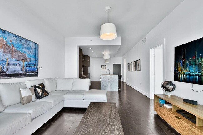 Building Photo - 900 Biscayne Blvd