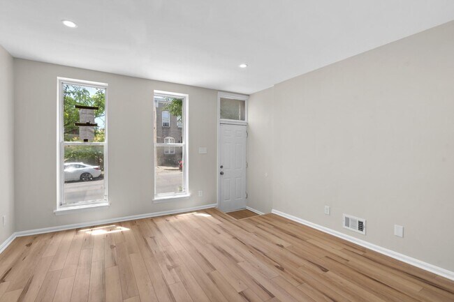 Building Photo - 2532 E Fayette St