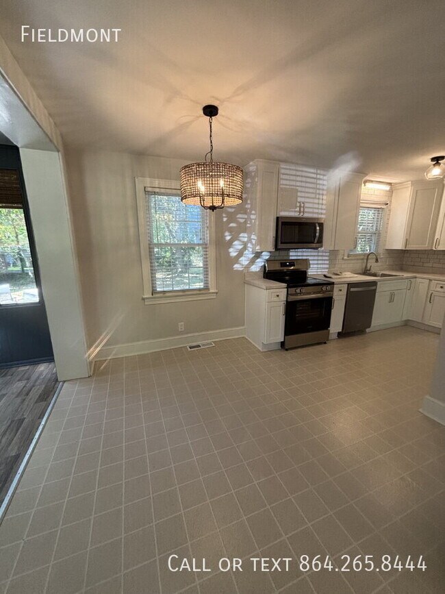 Building Photo - 104 Crescent Ridge Dr