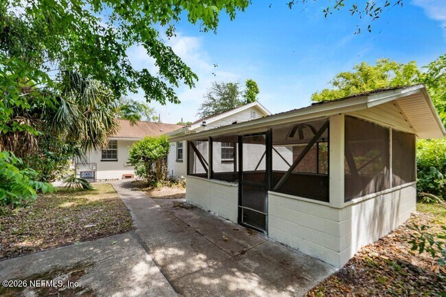 Building Photo - 1424 W 9th St