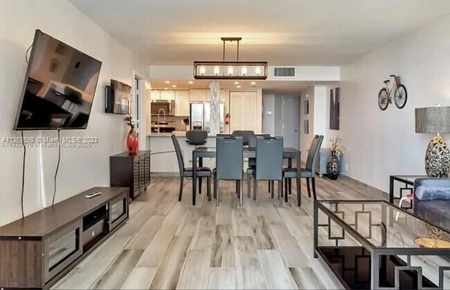 Building Photo - 1717 N Bayshore Dr