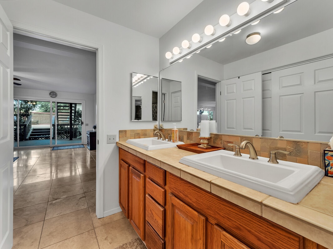 Building Photo - 68-1785-1785 Paakea St