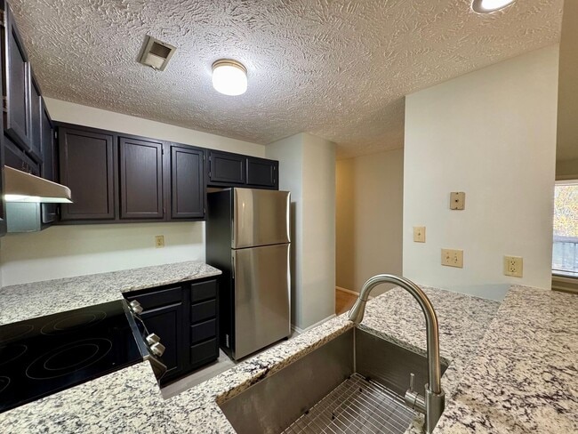 Building Photo - 1899 Tryon Dr