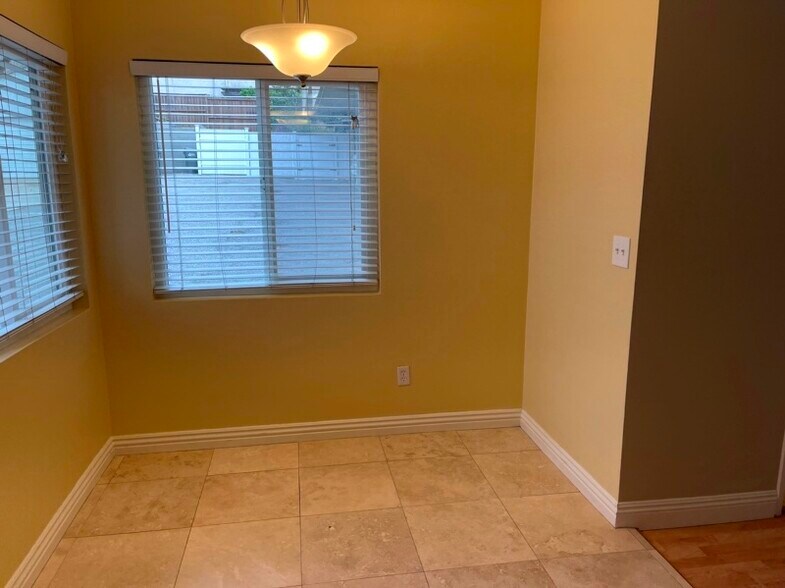 Building Photo - 1711 Huntington Ln
