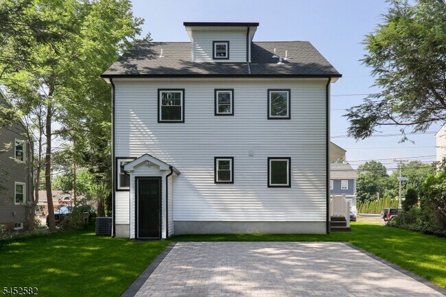 Building Photo - 941 South Ave