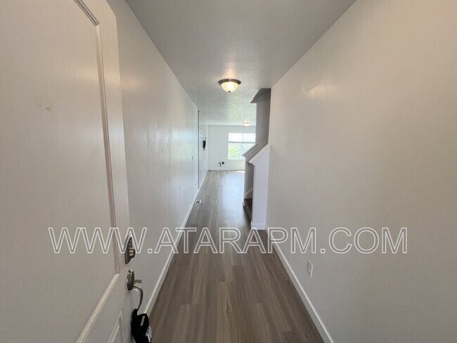 Building Photo - 346 Grassland Dr