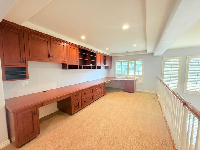 Building Photo - Spacious 4-bedroom, 3-bathroom home in Newbury Park near Thousand Oaks