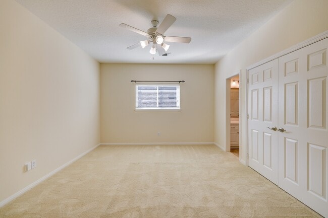 Building Photo - 5022 Coral Gables Dr