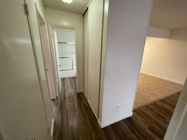 Building Photo - Spacious 2BD/1BA Apartment in Azalea Park ...