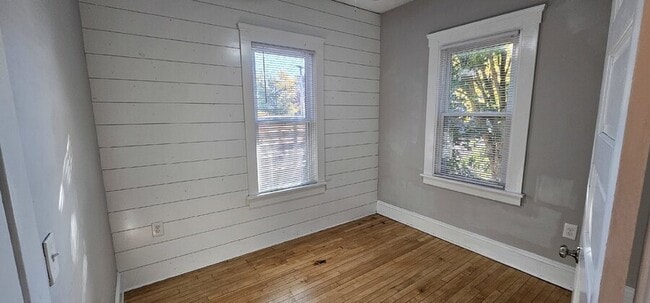 Building Photo - 1850 W 48th St