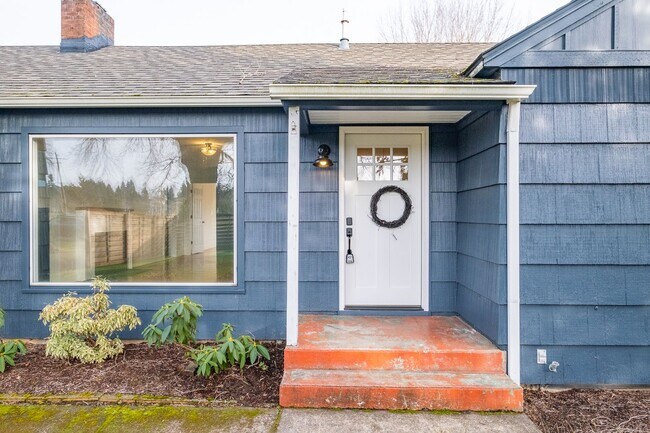Building Photo - Charming 3-Bed 2 Bath Home with Spectacula...