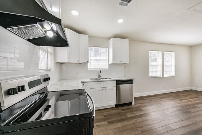 Building Photo - 102 Avenue D