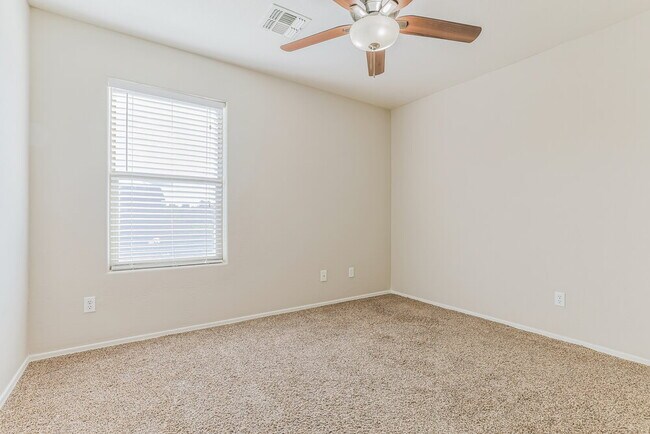 Building Photo - 2297 E Meadow Chase Dr