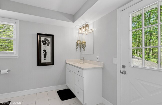 Building Photo - 11051 Elmwood Ct