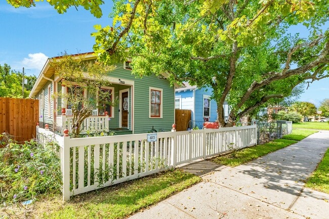 Building Photo - 4123 Avenue Q