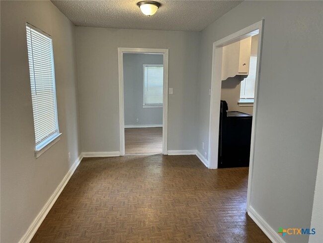 Building Photo - 807 Northside Dr