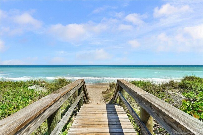 Building Photo - 1289 NE Ocean Blvd