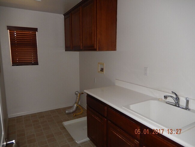 Building Photo - Two story, 2750 Sq Ft home with three car ...