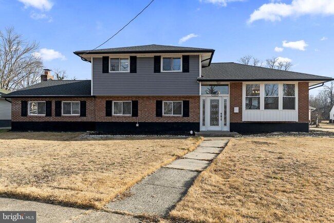 Building Photo - 139 Adrienne Ave