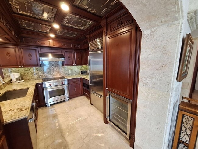 Building Photo - 3400 N Ocean Dr