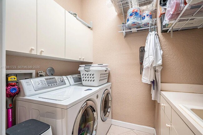 Building Photo - 3182 SW 189th Ave