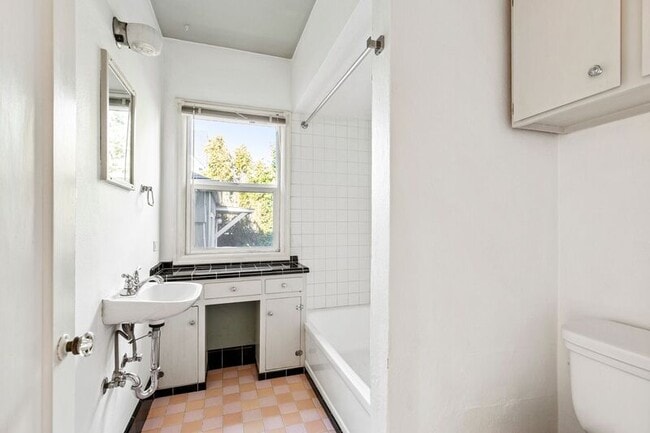 Building Photo - 931 NE Alberta St