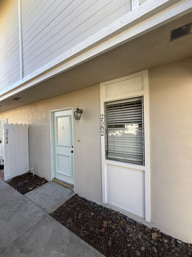 Building Photo - Seahorse 2582-2584