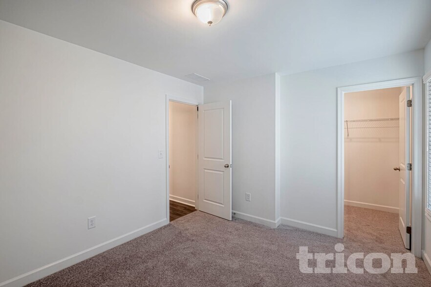Building Photo - 119 E Rdg Wy