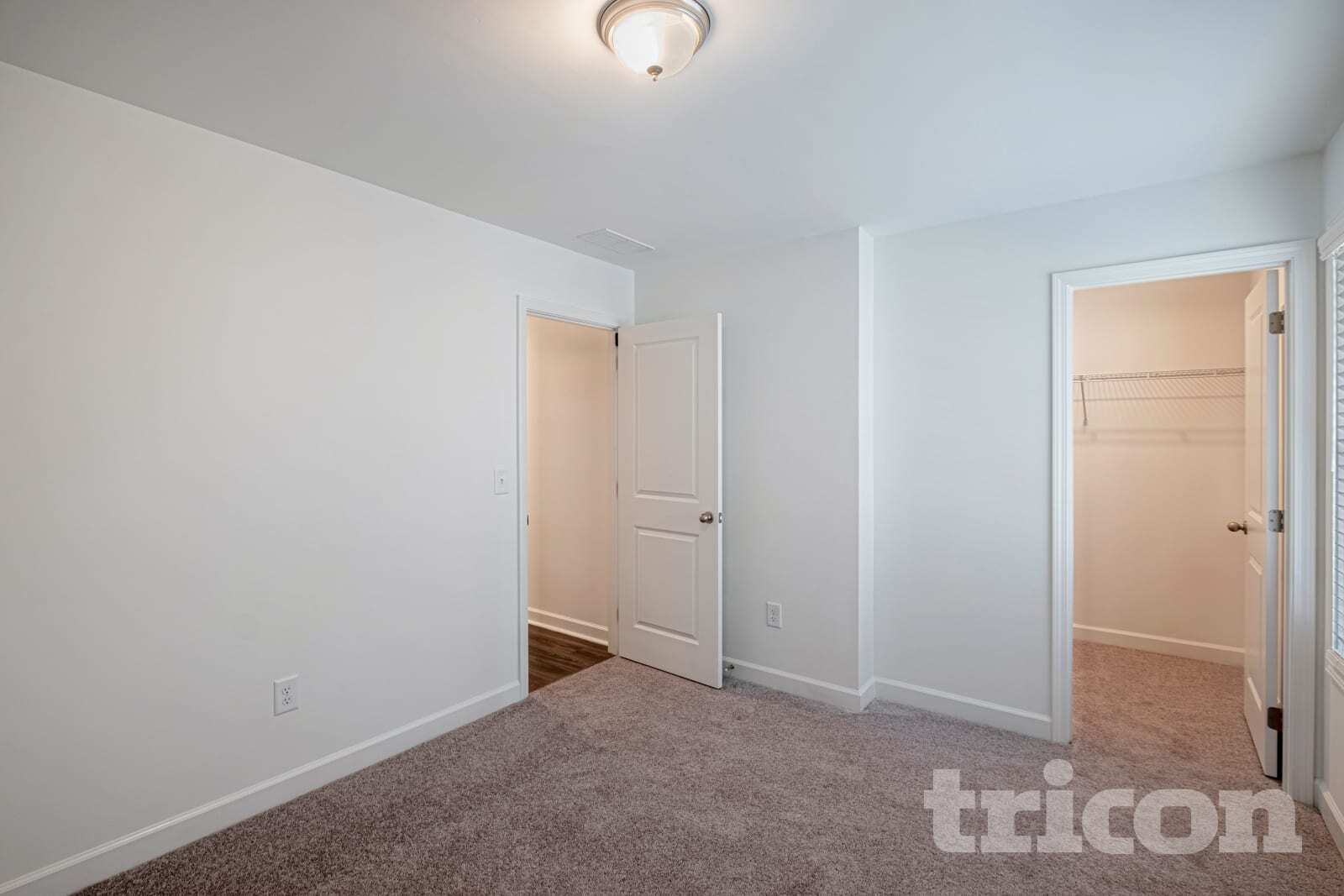 Building Photo - 161 E Rdg Wy