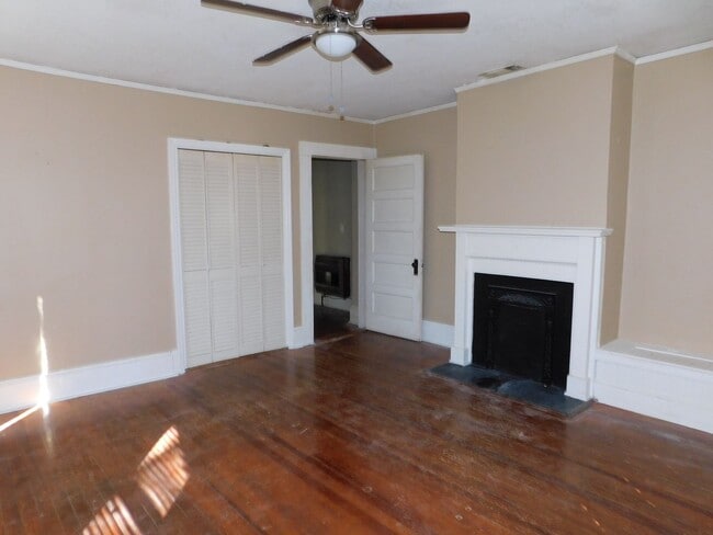 Building Photo - 2 Bedroom on Toombs