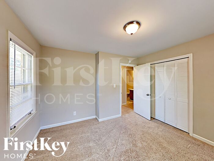 Building Photo - 2672 Lilac Dr