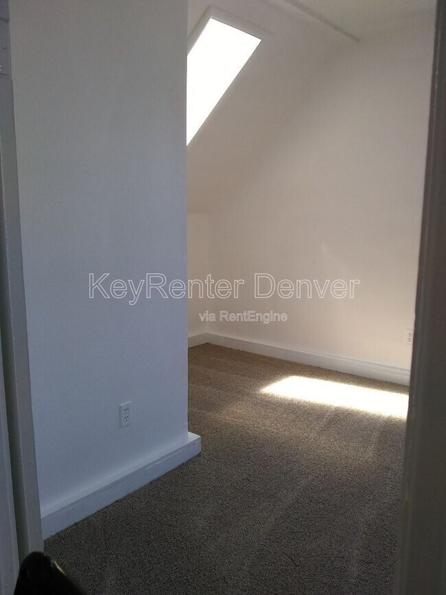 Building Photo - 1118 6th St