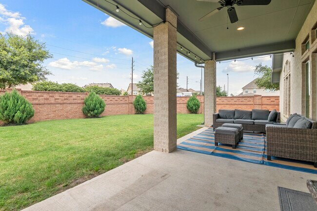 Building Photo - 23322 Amoroso St