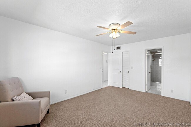 Building Photo - 581 Blue Heron Dr