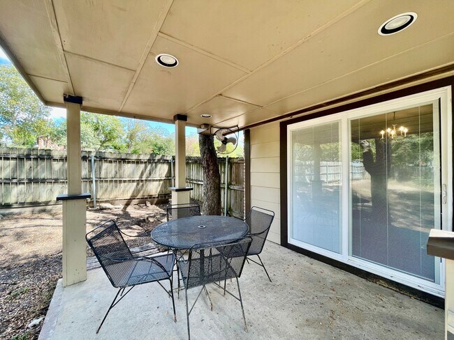 Building Photo - Updated Home w/ 2 Car Garage, Backyard and...