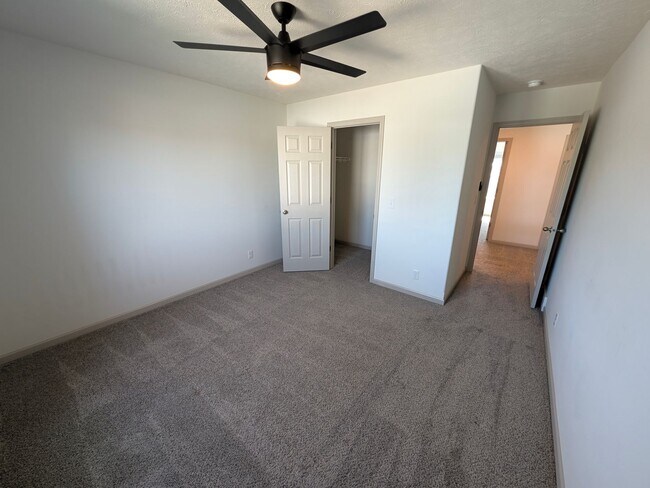 Building Photo - 5011 Clearwater Dr
