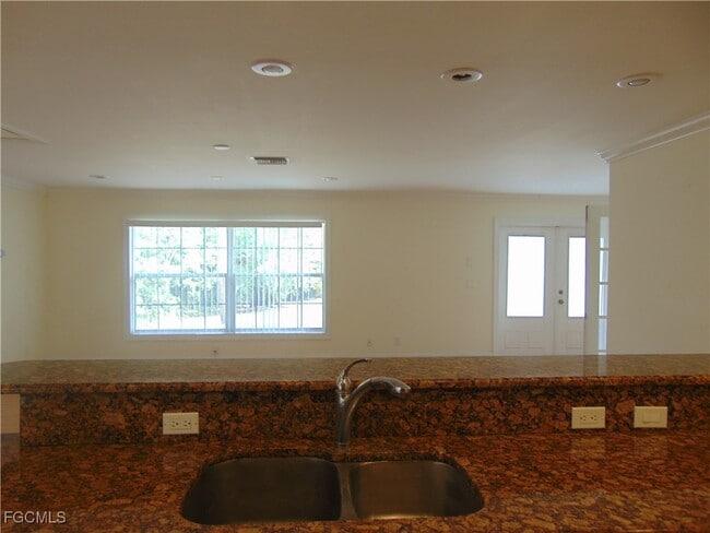 Building Photo - 713 Caloosa Estates Dr