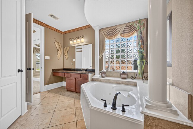 Building Photo - 9735 Lansing Meadows Dr