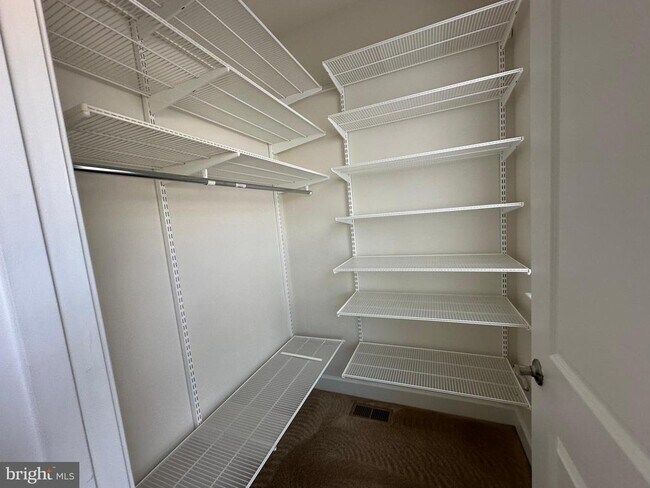 Building Photo - 3697 Ambrose Hills Rd