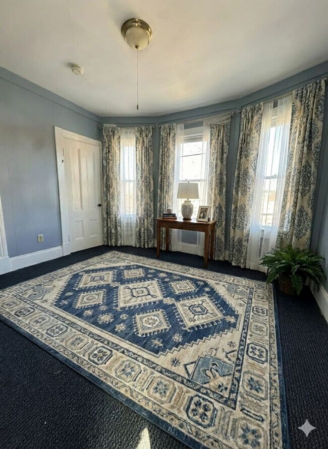 Building Photo - 5 Ellis Ave