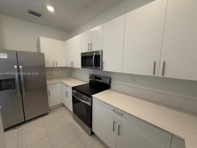 Building Photo - 2659 SE 28th Dr