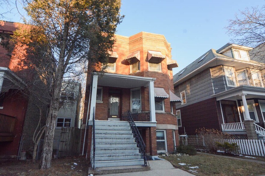 Building Photo - 3815 N Damen Ave
