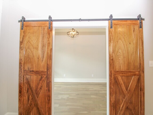 Building Photo - Fabulous Home in Canebrake
