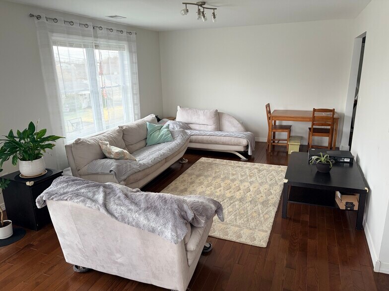 Building Photo - 124 S 15th Ave