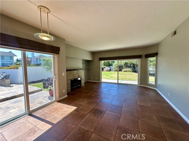Building Photo - 24482 Lantern Hill Dr